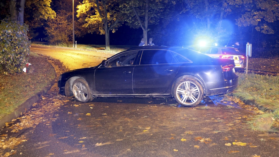 Der demolierte Audi in der Südring-Abfahrt Stollberger Straße