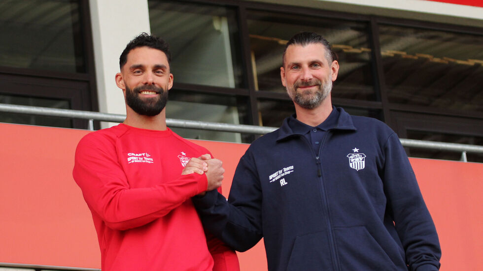 Joshua Putze (l.) mit Sportdirektor Robin Lenk