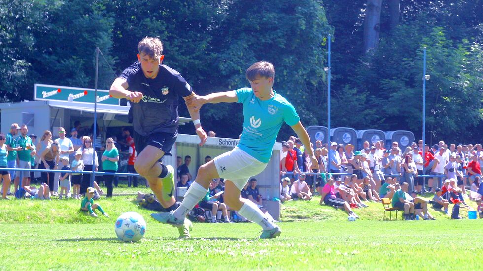 Zwickau hat am Samstag 11:0 gegen die SG 48 Schönfels gewonnen. Zwickau hat am Samstag 11:0 gegen die SG 48 Schönfels gewonnen.