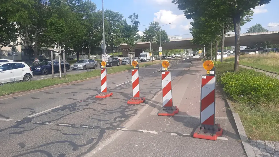 Auf der Ammonstraße steht in Höhe Budapester Brücke jetzt auch in Richtung Hauptbahnhof nur noch eine Fahrspur zur Verfügung Auf der Ammonstraße steht in Höhe Budapester Brücke jetzt auch in Richtung Hauptbahnhof nur noch eine Fahrspur zur Verfügung