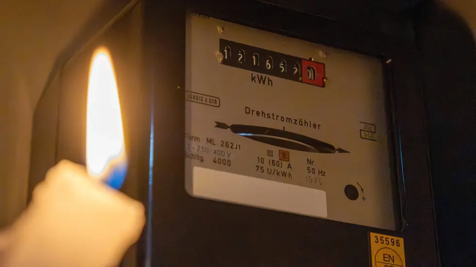 Die Zahl der Leipziger, denen der Strom wegen ausbleibender Zahlung abgestellt wurde, ist 2025 im Vergleich zum Vorjahr deutlich gestiegen (Symbolbild).