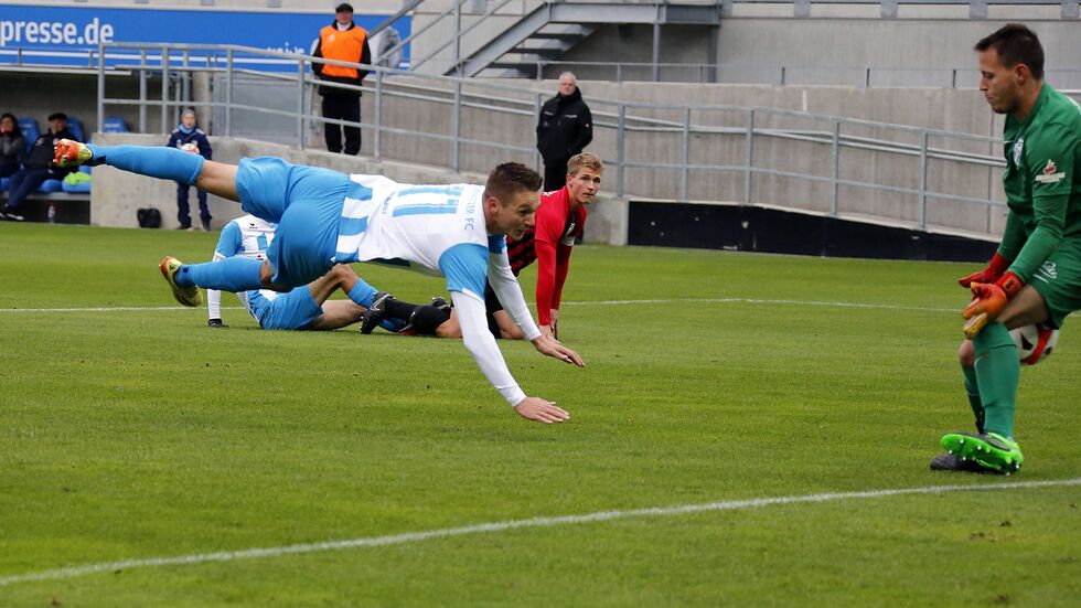 Daniel Frahn trifft gegen Neugersdorf. Daniel Frahn trifft gegen Neugersdorf.
