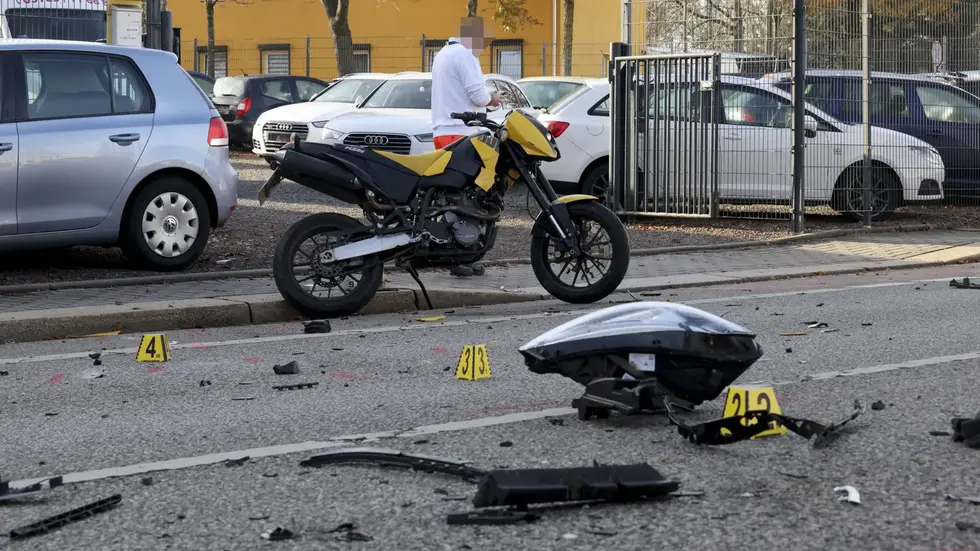 Bei diesem Unfall auf der Limbacher Straße erlitt der Motorradfahrer schwerste Verletztung.