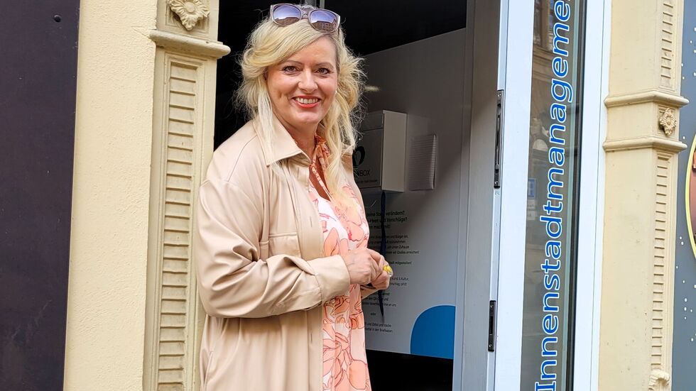 Die Bautzener City-Managerin Annett Scholz-Michalowski vor ihrem Büro: "Wir eröffnen mehr als wir schließen."