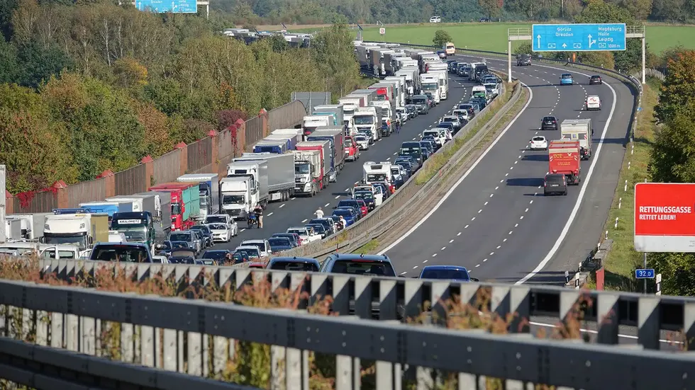 Der Unfall sorgte für einen 20 Kilometer langen Stau Der Unfall sorgte für einen 20 Kilometer langen Stau