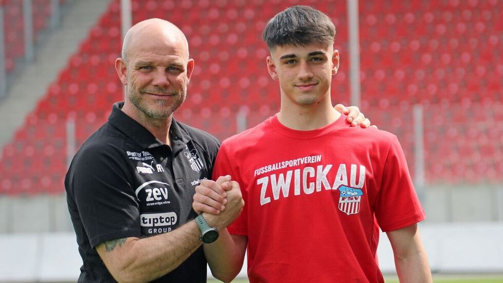 FSV-Coach Ronny Thielemann mit Yannick Linnemann FSV-Coach Ronny Thielemann mit Yannick Linnemann