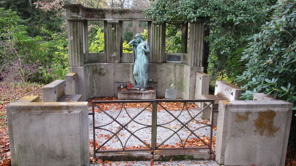 Von diesem Grabmal wurde die Kupferplatte gestohlen.