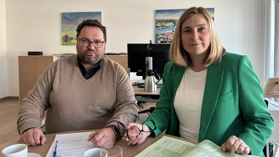 Finanzbürgermeister Sebastian Lasch und Oberbürgermeisterin Constance Arndt