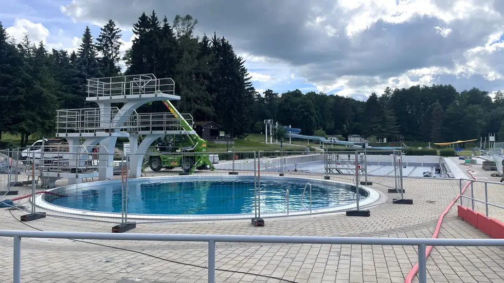 Springer- und Schwimmerbecken am Dienstagnachmittag