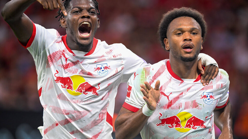 Lois Openda jubelt mit Castello Lukeba nach dem Siegtreffer     
 Lois Openda jubelt mit Castello Lukeba nach dem Siegtreffer