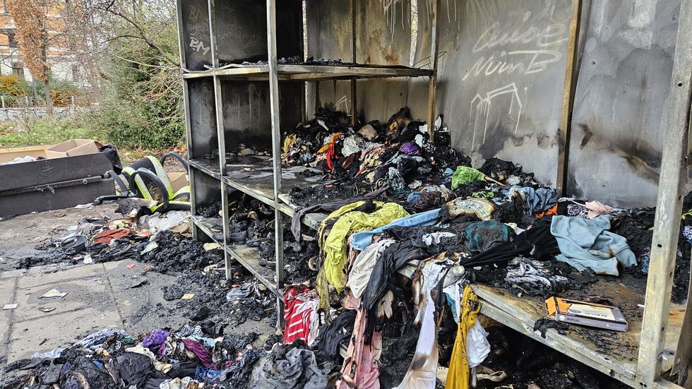 Das Tauschregal der Obdachlosen im Lene-Voigt-Park wurde durch das Feuer zerstört.