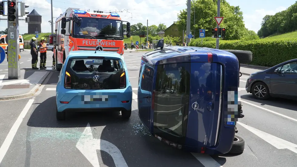 Rettungskräfte an der Unfallstelle.