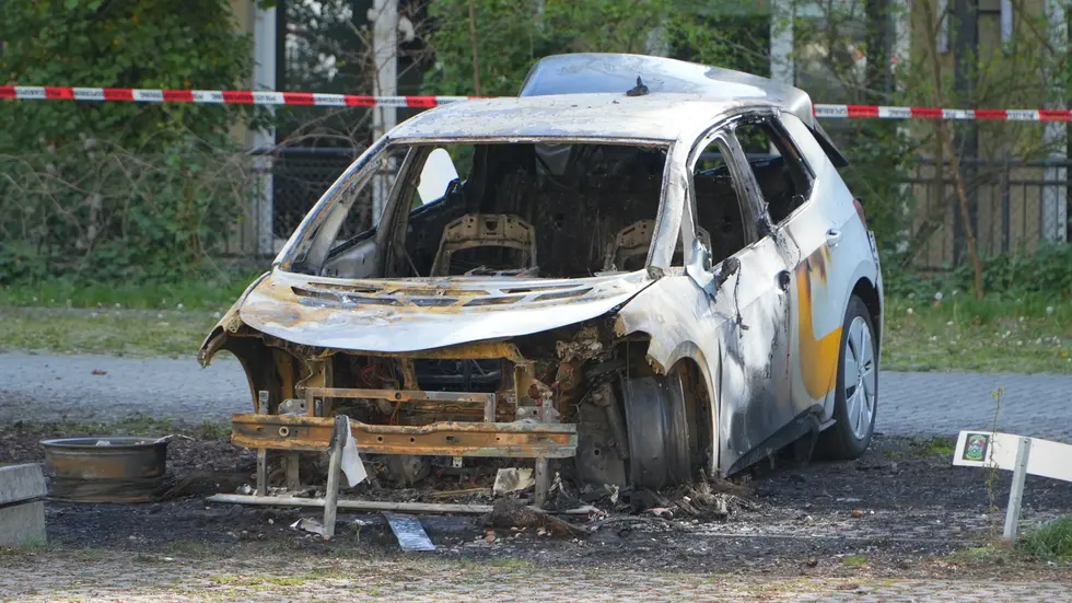 Die teuren E-Fahrzeuge sind allesamt schrottreif.