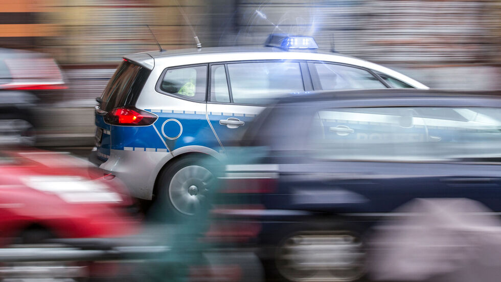 Die Chemnitzer Polizei rückte heute zu Razzien gegen Auer Fußball-Chaoten aus.