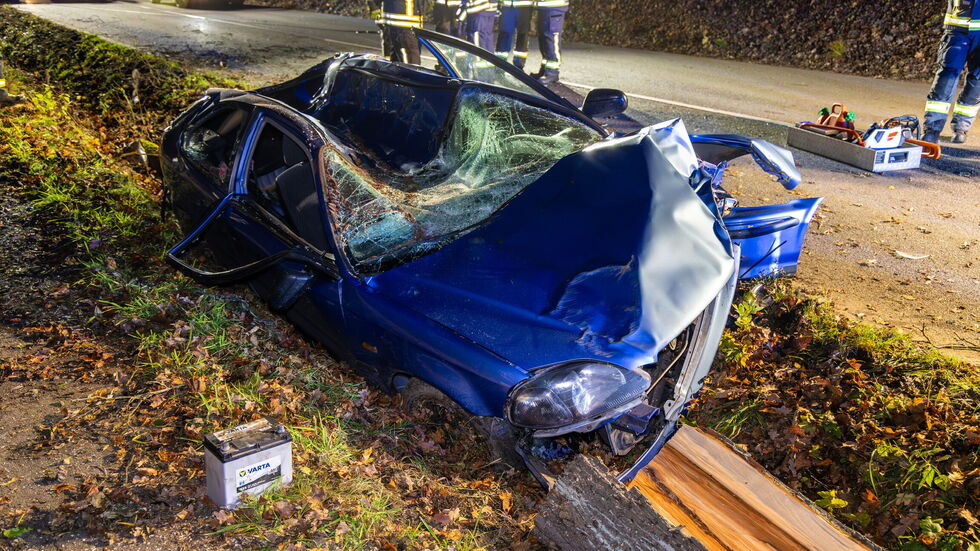 Der Wagen wurde völlig demoliert. 