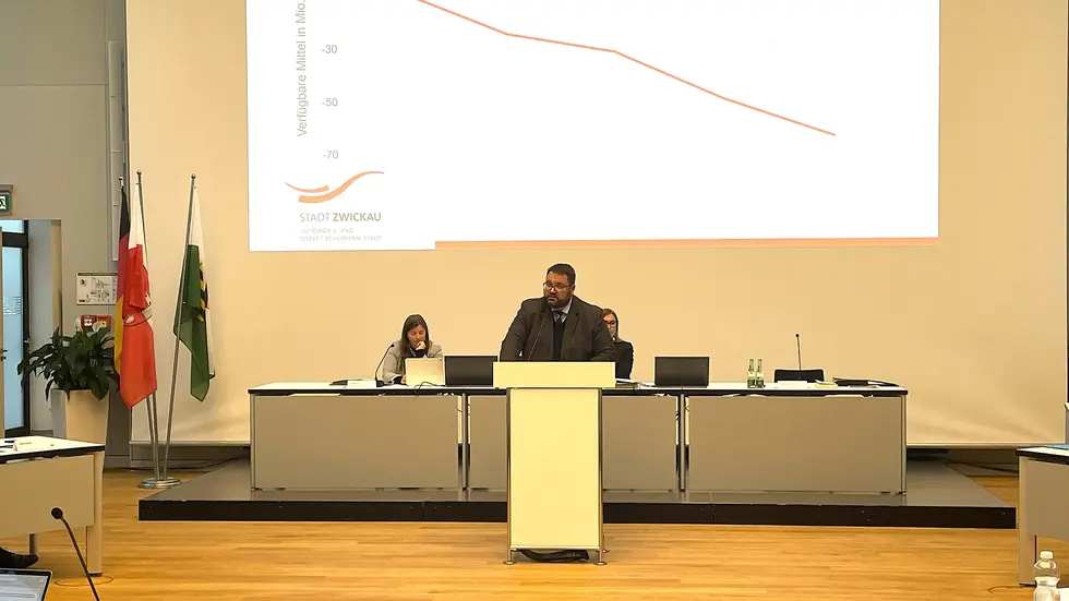 Sebastian Lasch stellt den Entwurf für Doppelhaushalt 27/28 vor. Sebastian Lasch stellt den Entwurf für Doppelhaushalt 27/28 vor.