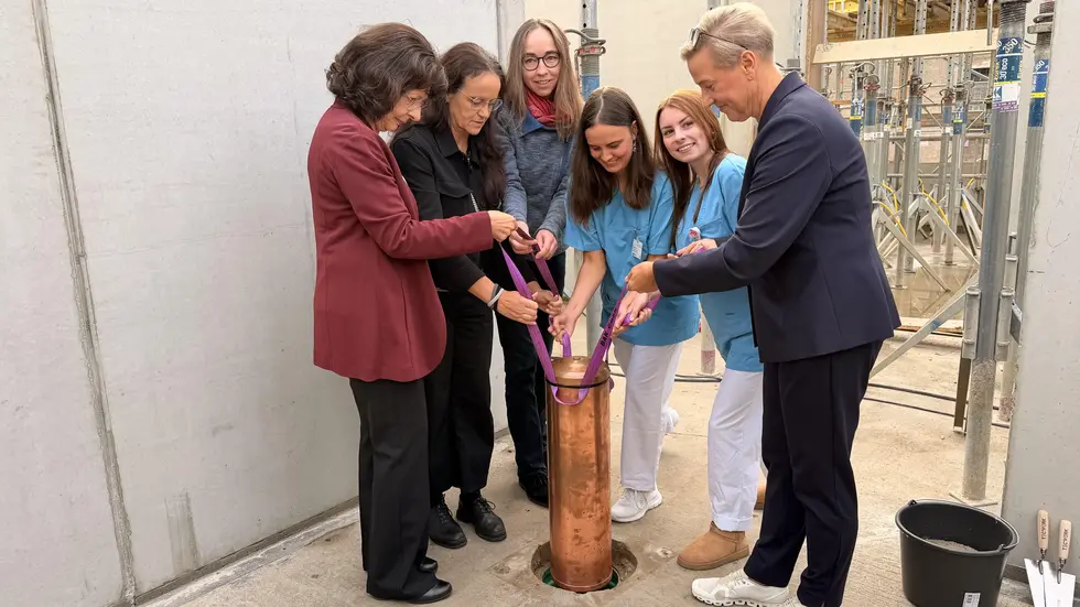 Traditionell wurde eine Zeitkapsel versenkt