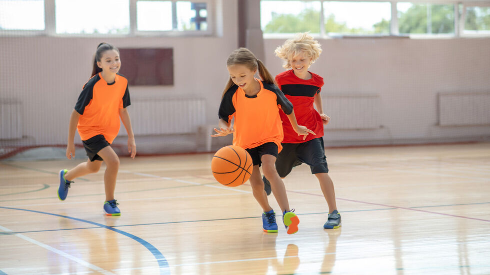 Ausgiebig in der neuen Sporthalle toben? Das können die Kids der Friedrich-Wolf-Grundschule nur eingeschränkt. (Symbolbild)