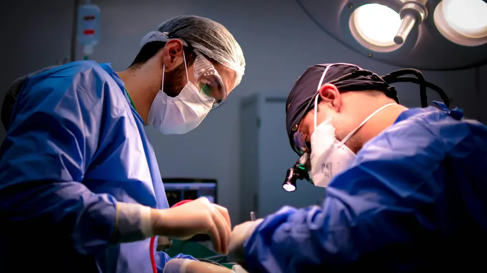 Deutlich mehr Hornhauttransplantationen hat es 2025 am Klinikum Chemnitz gegeben. In der Augenklinik wurden 102 Eingriffe gezählt, ein Jahr zuvor waren es 58.