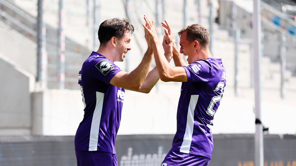 Marcel Bär und Kilian Jakob bejubeln das 2:1 des FC Erzgebirge  Marcel Bär und Kilian Jakob bejubeln das 2:1 des FC Erzgebirge