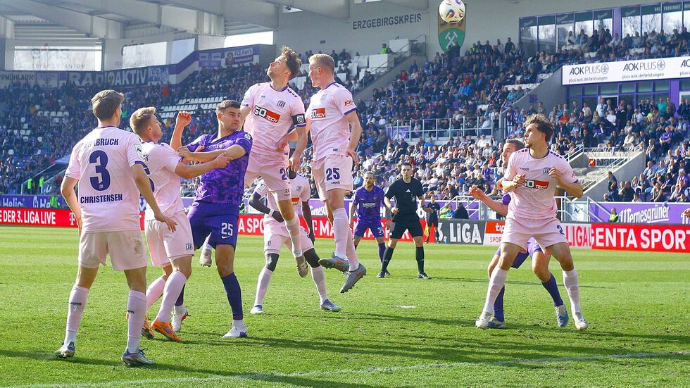 Beim Heimspiel der Veilchen behielten die Gäste aus Osnabrück die Lufthoheit.