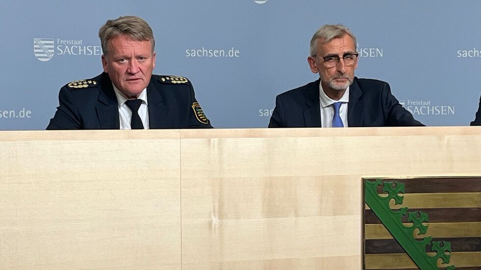 Landespolizeipräsident Jörg Kubiessa (li.) und Innenminister Armin Schuster stellten den neuen Gesetzentwurf vor