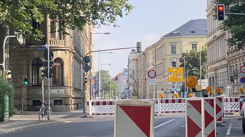 Die Vollsperrung der Harkortstraße vorm Bundesverwaltungsgericht gilt voraussichtlich bis 7. August. Die Vollsperrung der Harkortstraße vorm Bundesverwaltungsgericht gilt voraussichtlich bis 7. August.