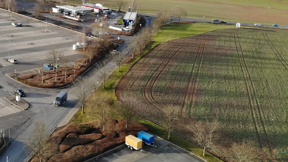 Auf dem Parkplatz rechts neben dem Pleißen-Center will der Fast-Food-Riese ein neues Restaurant errichten. Auf dem Parkplatz rechts neben dem Pleißen-Center will der Fast-Food-Riese ein neues Restaurant errichten.