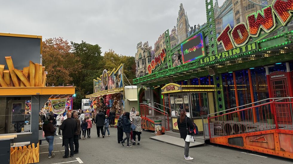Auch am Sonntag schlenderten die Leute nochmal über den Rummel.