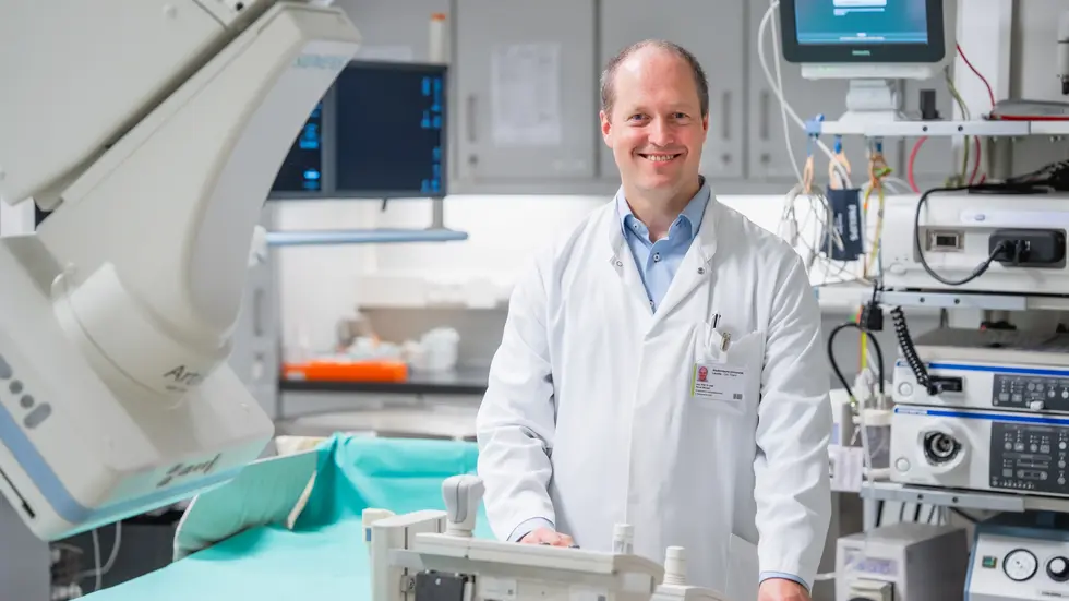 Prof. Dr. med. Pavel Strnad: „Viele Erkrankungen, darunter auch verschiedene Krebsformen, beruhen auf vergleichbaren
genetischen Veränderungen. Langfristig könnte RNA-Editing deshalb den Weg für völlig neue
Therapieansätze ebnen." 