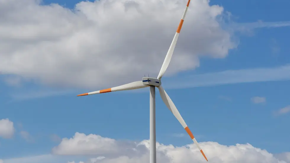 Der Ausbau der erneuerbarer Energien bringt Herausforderungen fürs Stromnetz mit sich, zum Beispiel sind kurzfristige Ausfälle im Stromntz auszugleichen. Batteeriespeicher übernehmen diese Aufgabe. Der Ausbau der erneuerbarer Energien bringt Herausforderungen fürs Stromnetz mit sich, zum Beispiel sind kurzfristige Ausfälle im Stromntz auszugleichen. Batteeriespeicher übernehmen diese Aufgabe.