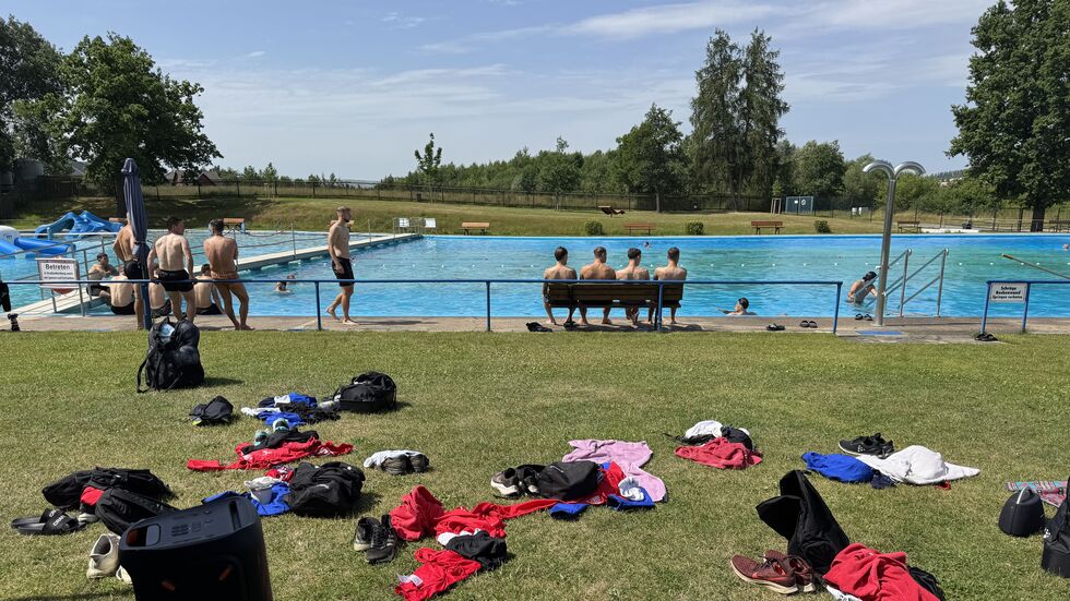 Einmal mit den FSV-Spielern planschen... das wäre am Donnerstagvormittag theoretisch möglich gewesen. Einmal mit den FSV-Spielern planschen... das wäre am Donnerstagvormittag theoretisch möglich gewesen.