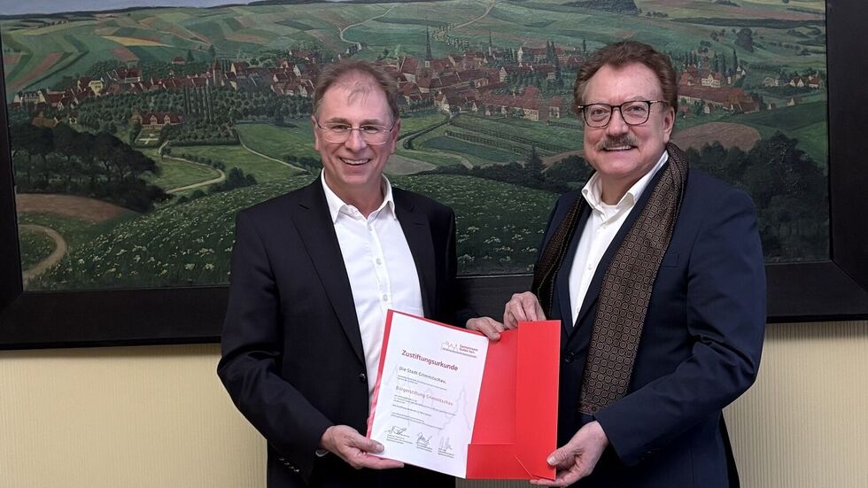 Bereits am 3. Februar wurde auch Crimmitschau Mitglied der "Stifterfamilie". Im Bild mit Andreas Fohrmann: OB André Raphael Bereits am 3. Februar wurde auch Crimmitschau Mitglied der "Stifterfamilie". Im Bild mit Andreas Fohrmann: OB André Raphael