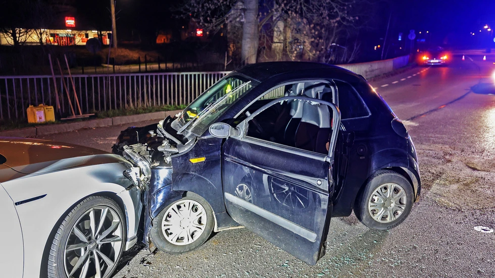 Das Microcar war Freitagabend auf die Gegenfahrbahn geraten. Das Microcar war Freitagabend auf die Gegenfahrbahn geraten.