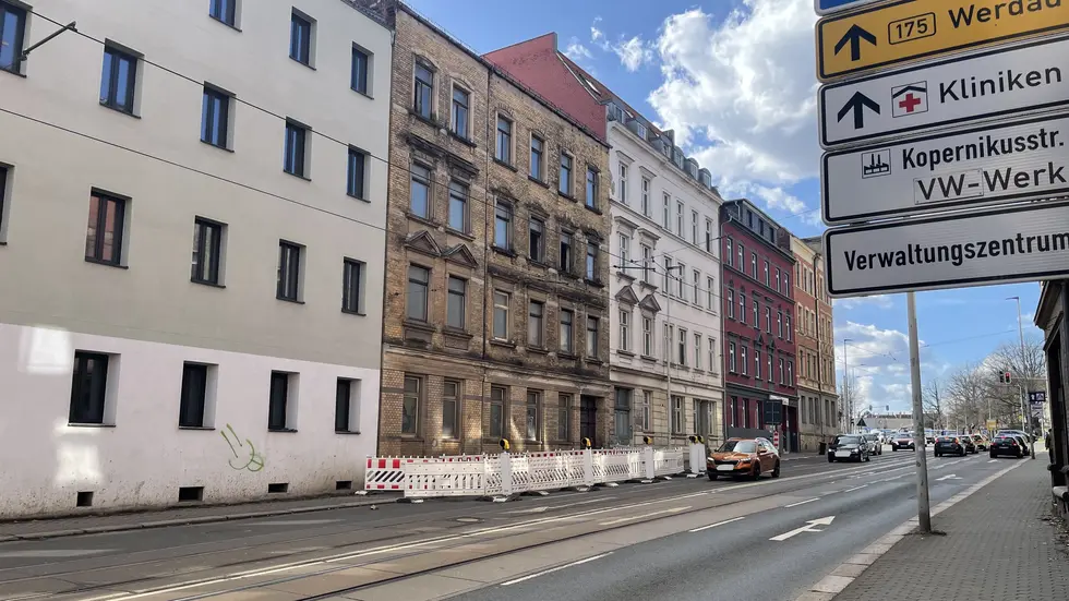Seit Freitag geht es auf diesem Abschnitt der Werdauer Straße nur einspurig stadteinwärts.