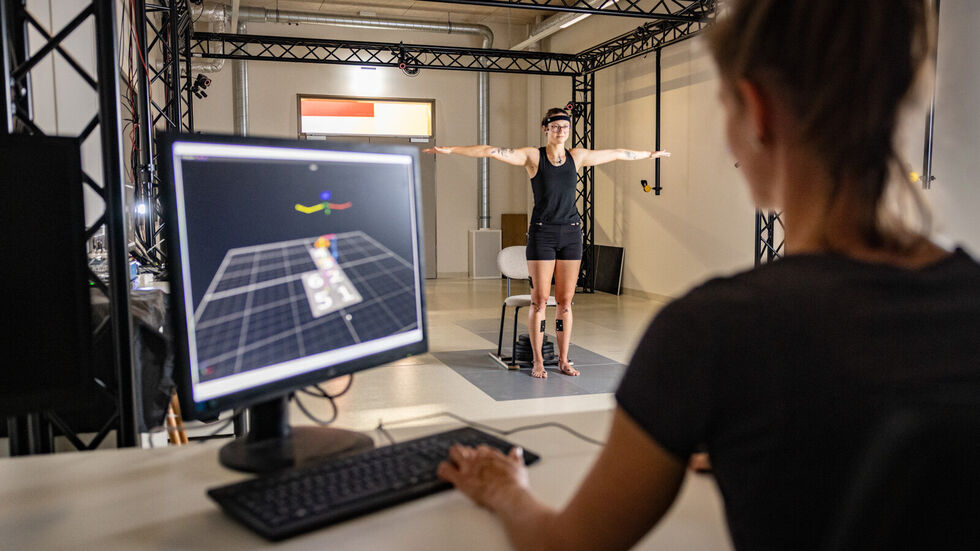Das hochmoderne „Motion Capture System“ mit sechs integrierten Kraftmessplatten ermöglicht hochauflösende 3D-Bewegungsanalysen. Das hochmoderne „Motion Capture System“ mit sechs integrierten Kraftmessplatten ermöglicht hochauflösende 3D-Bewegungsanalysen.
