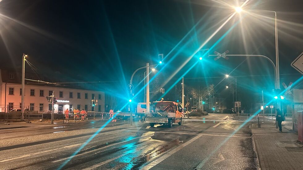 Die Straßenmeisterei hat die Kreuzung vom Eis befreit. 