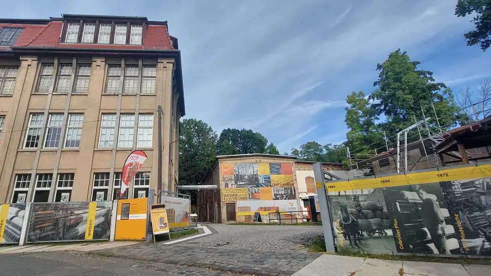 Eingang zur Tuchfabrik Gebr. Pfau Eingang zur Tuchfabrik Gebr. Pfau