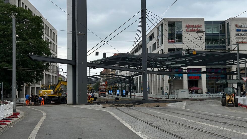 Der Postplatz ist einer der wichtigsten Knotenpunkte für die DVB - und wird nun gesperrt. Der Postplatz ist einer der wichtigsten Knotenpunkte für die DVB - und wird nun gesperrt.