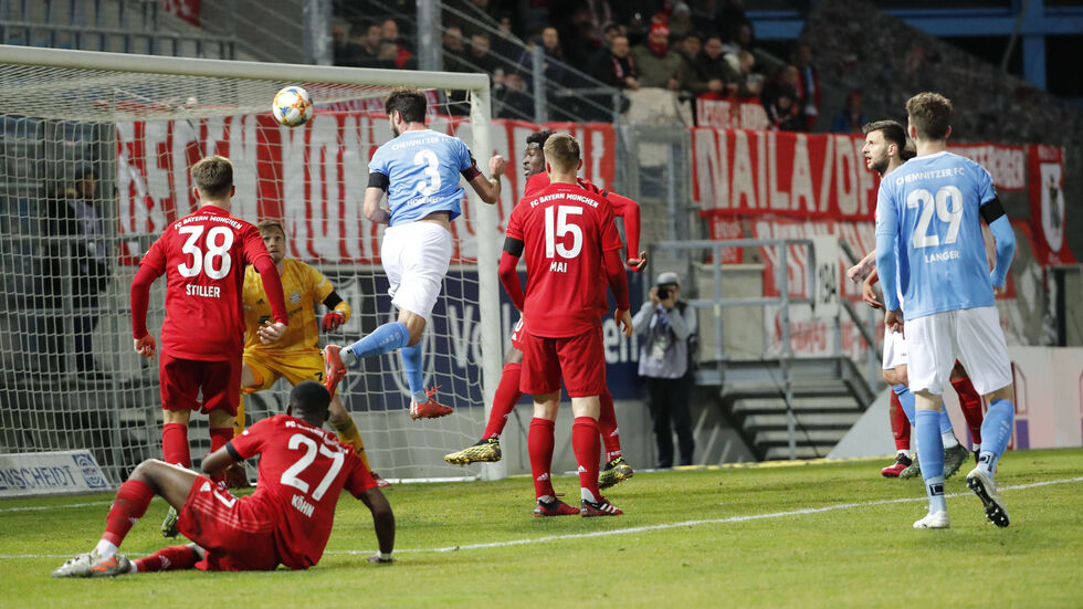 Kapitän Niklas Hoheneder köpft den CFC zum Sieg.