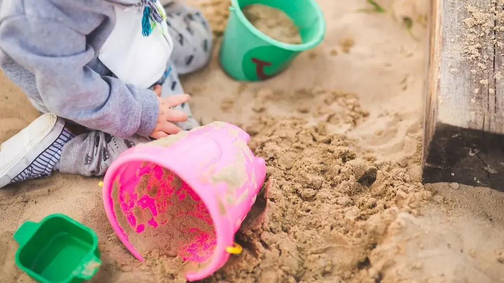 Im Hort werden junge Schulkinder betreut. Sie machen dort Hausaufgaben und können auch spielen (Symbolbild).