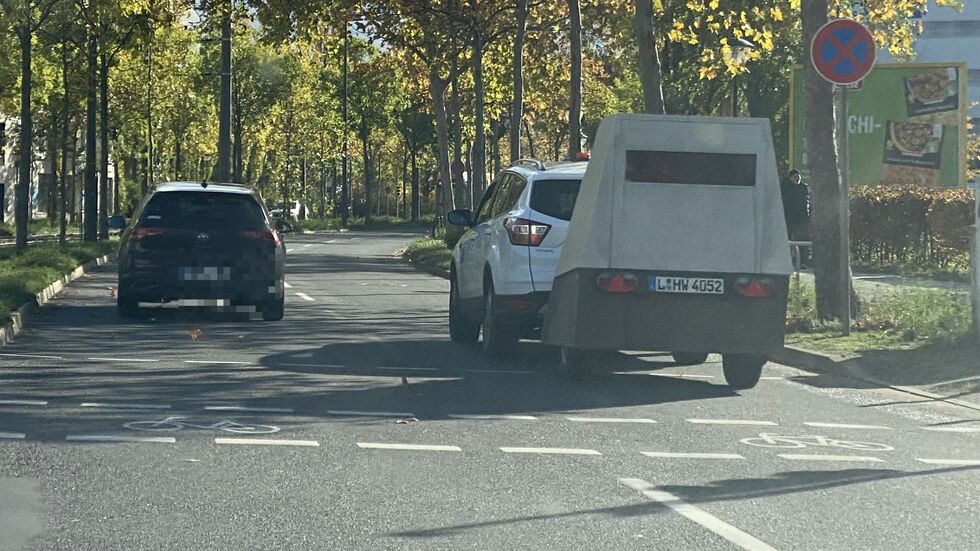 Auf der Prager Straße am Donnerstag in Leipzig unterwegs: ein mobiler (Super-)Blitzer. Auf der Prager Straße am Donnerstag in Leipzig unterwegs: ein mobiler (Super-)Blitzer.