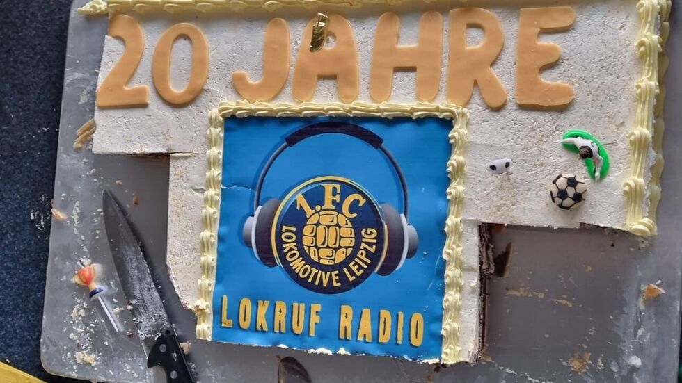 Das Lokruf-Radio vom Verein feierte seinen 20. Geburtstag mit einer schicken Sahnetorte. Das Lokruf-Radio vom Verein feierte seinen 20. Geburtstag mit einer schicken Sahnetorte.