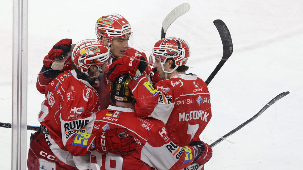 Eispiraten gewinnen gegen Freiburg