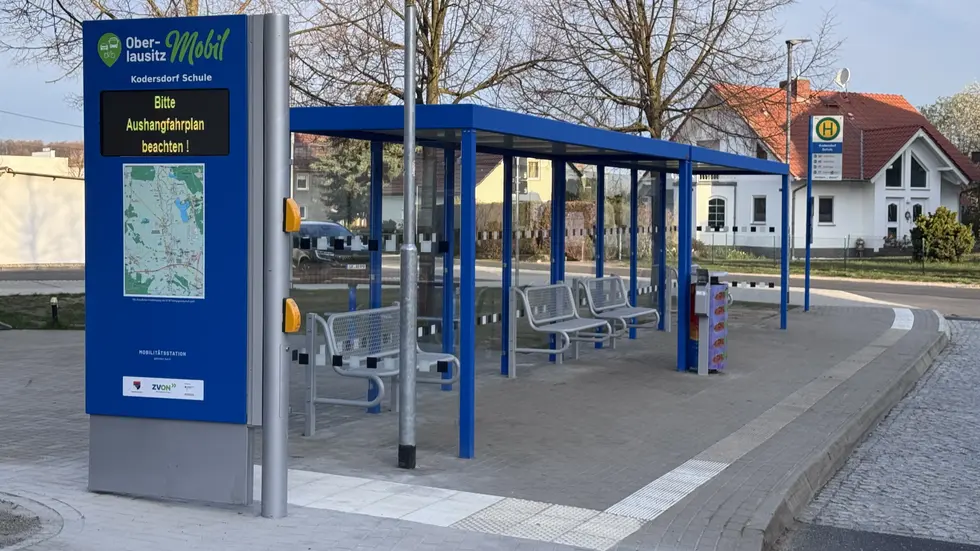 Die "Lausitz-Haltestelle" an der Kodersdorfer Schule.