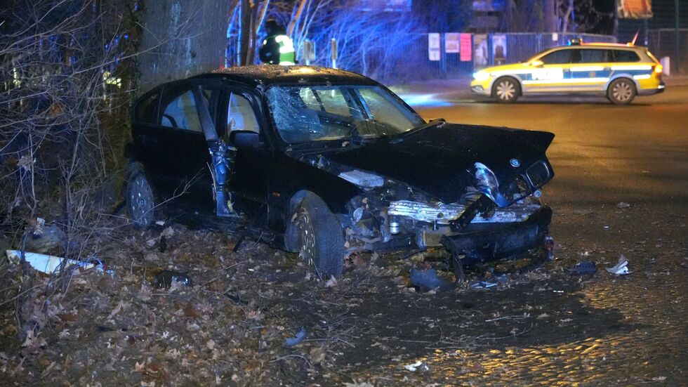 Die Insassen des Unfallfahrzeuges flüchteten.