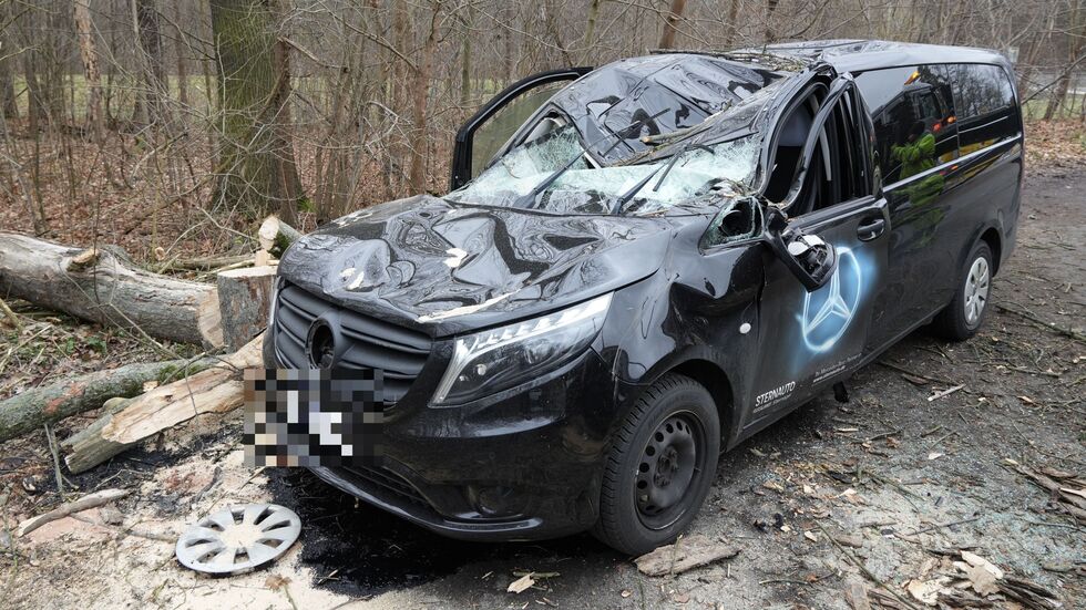 Der Fahrer wurde zum Glück wie durch ein Wunder nur leicht verletzt.