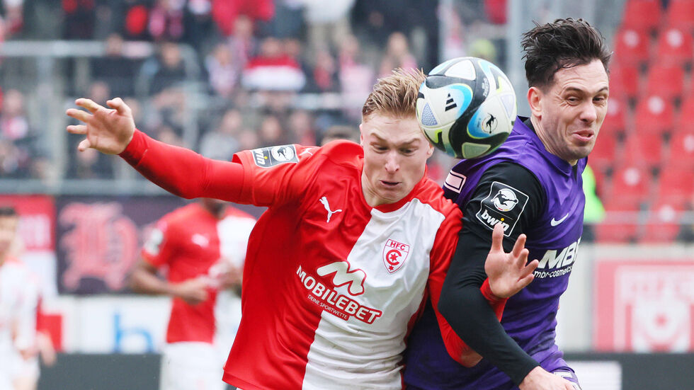 Erzgebirge Aue feiert einen 3:2-Auswärtssieg in Halle  Erzgebirge Aue feiert einen 3:2-Auswärtssieg in Halle