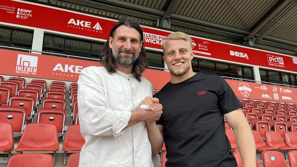 Theo Martens (rechts im Bild) und Sportdirektor Robin Lenk Theo Martens (rechts im Bild) und Sportdirektor Robin Lenk
