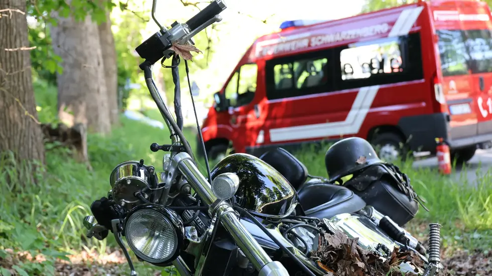 Die Honda landete abseits der Fahrbahn. 